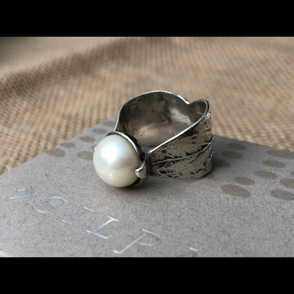 Silpada Jewelry - A Classic! Beautiful Silpada Nestled Pearl .925 Sterling Silver Ring Size 7